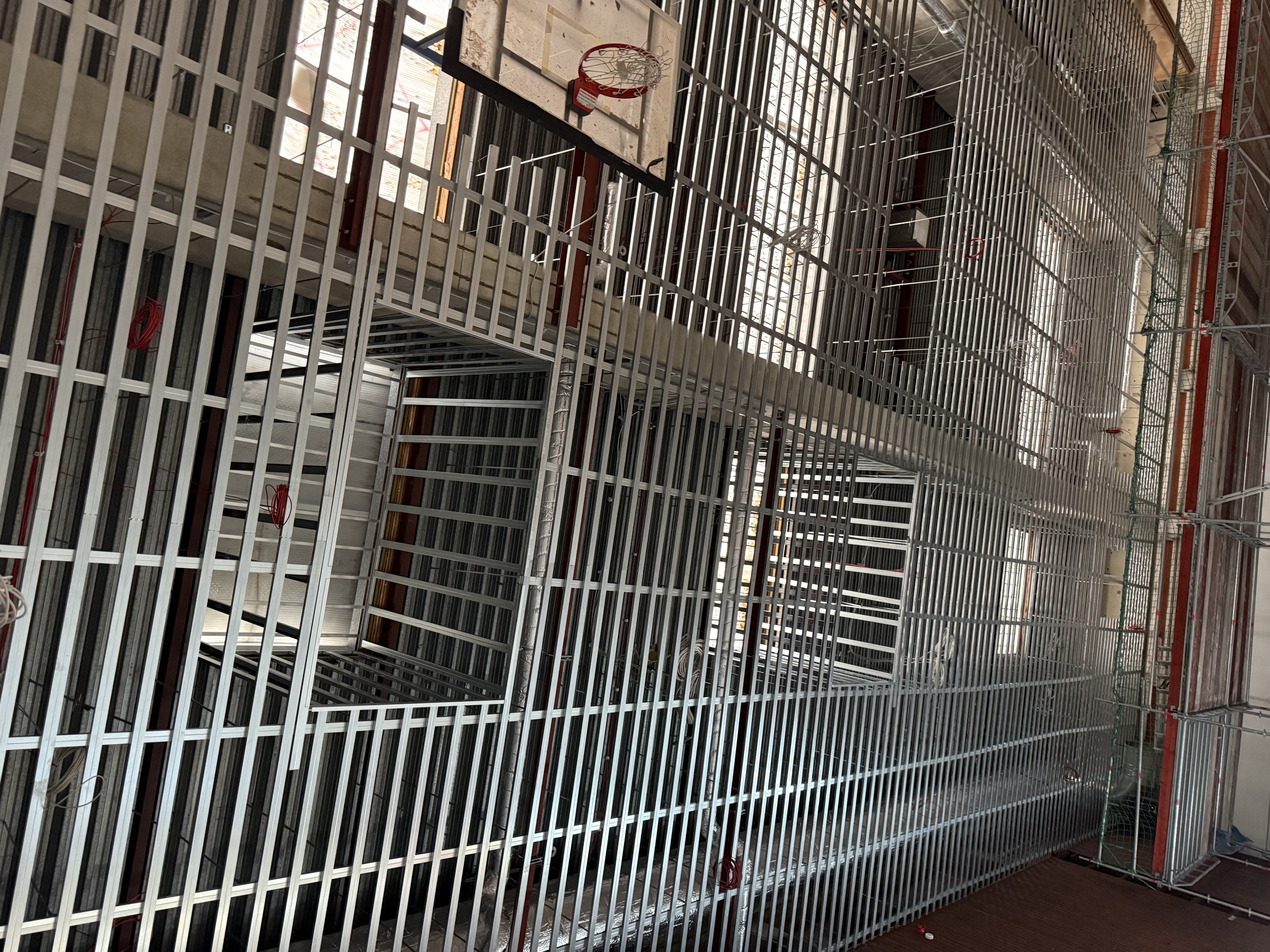 Projekt Sporthalle – fertige Deckenlösung mit Lichtfeldern